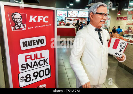 Cartagena Colombie,KFC,Kentucky Fried Chicken fast food,restaurant restaurants restaurants restaurants cafés, chaîne,résidents hispaniques,femme femme femme, Banque D'Images