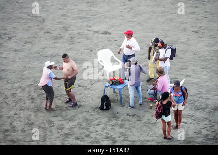 Cartagena Colombie,El Lagito,Hispanic Latin Latino immigrants ethniques minorités,résidents,adultes homme hommes hommes,danse,musiciens Banque D'Images