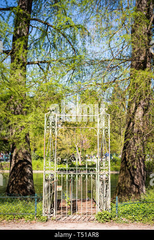 Porte d'accès au jardin public à Bordeaux Lac Banque D'Images