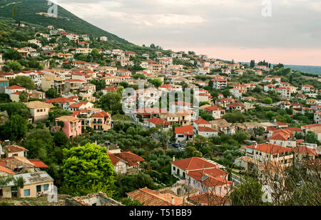 Paysage de la traditionnelle ville Kyparissia en Messénie Péloponnèse, Grèce Banque D'Images