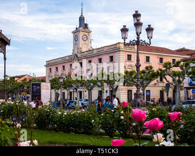 Ayuntamiento en la Plaza Cervantes de Alcalá de Henares. Madrid. España Banque D'Images