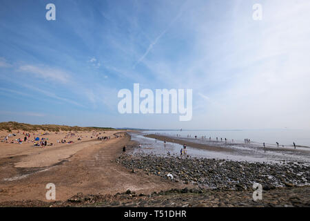 Les gens se reposer sur la plage Plage d'Irvine -Gailes Beach-North Ayrshire, Ecosse Banque D'Images