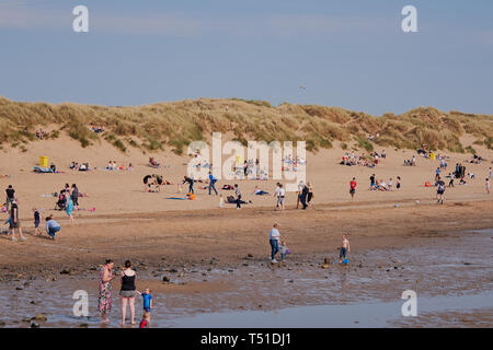 Les gens se reposer sur la plage Plage d'Irvine -Gailes Beach-North Ayrshire, Ecosse Banque D'Images