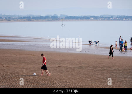 Les gens se reposer sur la plage Plage d'Irvine -Gailes Beach-North Ayrshire, Ecosse Banque D'Images