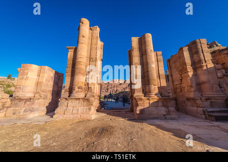 La porte d'Hadrien dans la ville historique de Petra en Jordanie Royaume nabatéen Banque D'Images