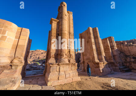 La porte d'Hadrien dans la ville historique de Petra en Jordanie Royaume nabatéen Banque D'Images