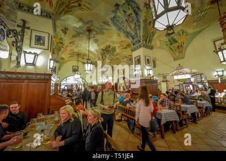 L'intérieur, restaurant historique brasserie Hofbräuhaus am Platzl, Munich, Bavière, Allemagne Banque D'Images