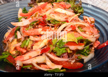 Nouilles de verre avec simili crabe Stick ,Salade épicée de l'écrou (Yum Woon Sen) Banque D'Images