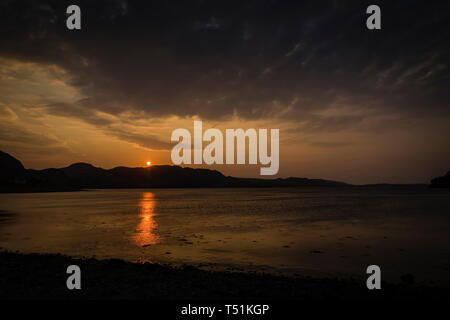 Coucher de soleil sur le Loch Ewe en Écosse, Poolewe Banque D'Images