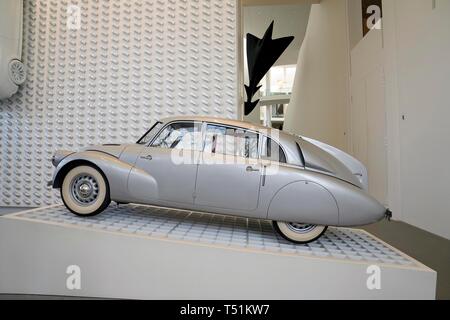 Les voitures historiques, de l'argent ou 600 Tatra Tatraplan, Pinakothek der Moderne, Munich, Bavière, Allemagne Banque D'Images
