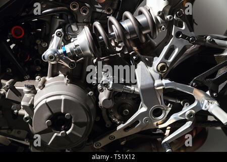 Fragment de moto de luxe, le moteur et la transmission, la photo en gros Banque D'Images