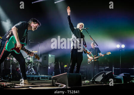 Jalon indie pop, Franz Ferdinand publié le 9 février 2018 toujours croissant. Produit par Philippe Zdar de Cassius, l'enregistrement le renouvelle mais ne pas trahir les FF indie pop/rock, roots et rend le public et les critiques tombent en amour avec lui-même. L'Ordre Ascendant est toujours juste le dernier morceau d'une carrière qui a commencé avec l'inoubliable premier album de Franz Ferdinand (2004) qui a conduit le groupe à prendre en compte aujourd'hui une institution de la musique alternative et l'un des projets les plus éclairants de la nouvelle comédie musicale millénaire. Banque D'Images