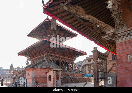 Katmandou, Népal - Décembre 28, 2015 : Avis de temples et de merveille d'architecture à Patan Durbar Square. Banque D'Images