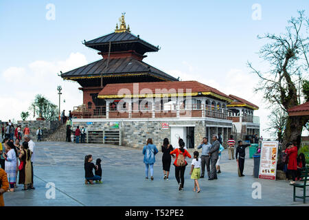 Chandragiri Hills, Népal - 26 août 2017 : Temple dédié au dieu hindou Shiva à Chandragiri hills. Banque D'Images