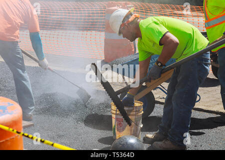 19 APRYL 2019 NY. USA les chaussées souples, la couche supérieure de l'asphalte un agrégats de construction avec un liant bitumineux. Central Park Banque D'Images