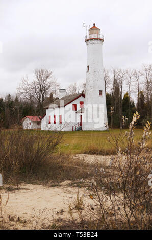 Sturgeon Point Lighthouse. Sur le lac Huron. Sturgeon Point State Park. Essex Junction, Michigan, USA. Banque D'Images