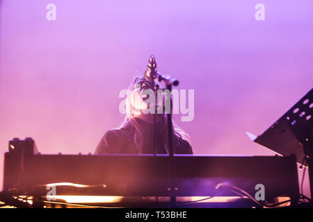 Pays-bas, Tilburg - Avril 12, 2019. Le compositeur et pianiste suédois Anna von Hausswolff effectue un concert live au cours de la Dutch metal festival Roadburn Festival 2019 à Tilburg. (Photo crédit : Gonzales Photo - Peter Troest). Banque D'Images