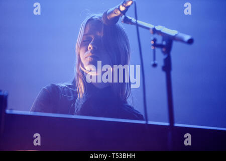 Pays-bas, Tilburg - Avril 12, 2019. Le compositeur et pianiste suédois Anna von Hausswolff effectue un concert live au cours de la Dutch metal festival Roadburn Festival 2019 à Tilburg. (Photo crédit : Gonzales Photo - Peter Troest). Banque D'Images