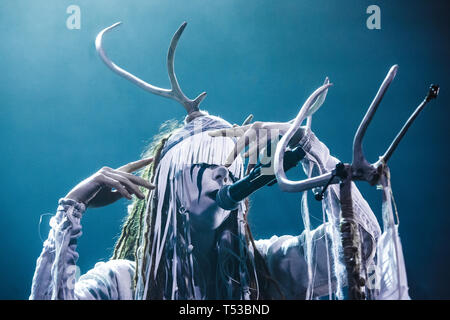 Pays-bas, Tilburg - Avril 11, 2019. Le groupe de metal alternatif International Heilung effectue un concert live au cours de la Dutch metal festival Roadburn Festival 2019 à Tilburg. (Photo crédit : Gonzales Photo - Peter Troest). Banque D'Images