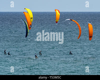 Kite foil racers dans la Ventana, Baja California Sur, Mexique Banque D'Images