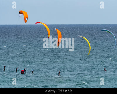 Kite foil racers dans la Ventana, Baja California Sur, Mexique Banque D'Images