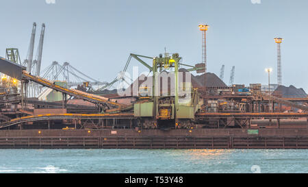 Installation de transbordement du minerai de fer buk Rotterdam Europoort, Pays-Bas Banque D'Images