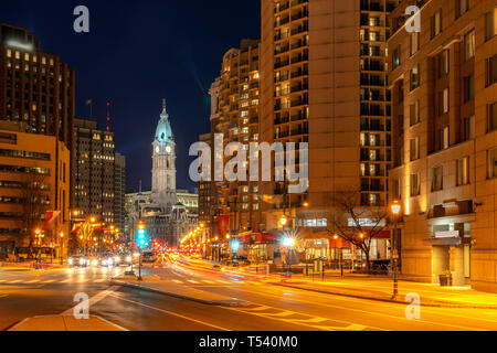 Tour de l'horloge de l'Hôtel de Ville Philladelphia dans Philladelphia, Pennsylvania, USA. Coucher du soleil Banque D'Images