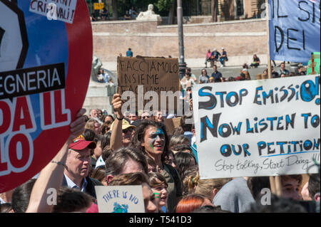 Roma, 19/04/2019 Vendredi : pour les futures, Greta Thunberg a piazza del Popolo. © Andrea Sabbadini Banque D'Images