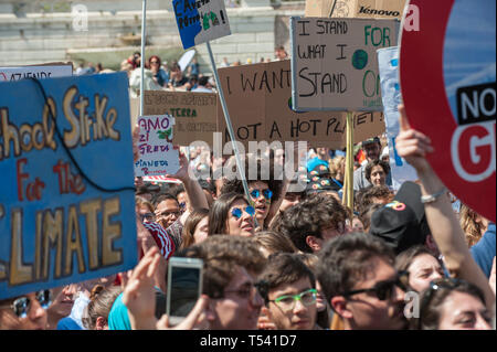 Roma, 19/04/2019 Vendredi : pour les futures, Greta Thunberg a piazza del Popolo. © Andrea Sabbadini Banque D'Images