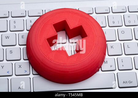 Close-up des Premiers Secours Medical signe Sur le clavier blanc Banque D'Images