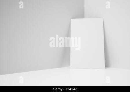 Concept Design - vue avant de carte d'affaires vertical blanc sur fond de l'espace 3D immersive, c'est réel, pas de photo 3D render Banque D'Images