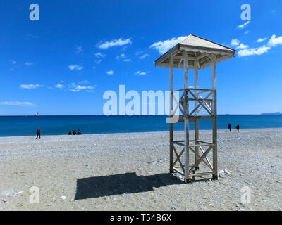 Lifeguard tower sur la plage. Mer Méditerranée Banque D'Images