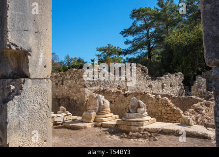 Lycian ruines de la ville antique d'Olympos dans Cirali village de Antalya, Turquie Banque D'Images