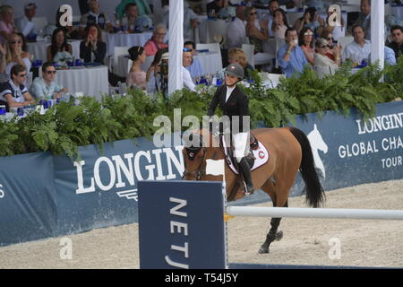 Miami, USA. Apr 20, 2019. Georgina Bloomberg au Global Champions Tour Longines finale à Miami Beach. La fille du chanteur Bruce Springsteen Jessica Rae Springsteen et d'autres riders ancien maire de New York Michael Bloomberg's daughter Georgina Bloomberg ainsi que Bill Gates fille Jennifer Gates étaient présents le 20 avril 2019 à Miami Beach, Floride Personnes : Georgina Bloomberg Credit : tempêtes Media Group/Alamy Live News Banque D'Images