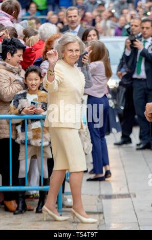 La Reine Sofia d'Espagne partir à la cathédrale La Seu à Palma de Majorque, le 21 avril 2019, après avoir assisté à la masse de l'Est Photo : Albert Nieboer / Pays-Bas / Point de vue OUT | Banque D'Images