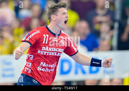 Mannheim, Allemagne. Apr 21, 2019. Handball : Bundesliga, Rhein-Neckar Löwen - SG Flensburg-Handewitt, 22e journée, dans l'Arène de SAP. Flensburg est lasse Svan cheers sur une porte. Credit : Uwe Anspach/dpa/Alamy Live News Banque D'Images