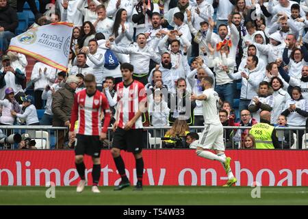 Madrid, Espagne. Apr 21, 2019. Madrid, Espagne ; 21/04/2019. Match de football 33 La Liga, le Real Madrid contre l'Athletic de Bilbao tenu au Santiago Bernabeu à Madrid. Real Madrid Benzema Player objectif Photo : Juan Carlos Rojas/Cordon Cordon Crédit : Presse Presse/Alamy Live News Banque D'Images