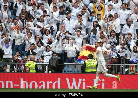 Madrid, Espagne. Apr 21, 2019. Madrid, Espagne ; 21/04/2019. Match de football 33 La Liga, le Real Madrid contre l'Athletic de Bilbao tenu au Santiago Bernabeu à Madrid. Real Madrid Benzema Player objectif Photo : Juan Carlos Rojas/Cordon Cordon Crédit : Presse Presse/Alamy Live News Banque D'Images