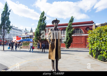 Le compositeur hongrois Bela Bartok (statue) à l'extérieur de la station de métro South Kensington, Pelham Street, South Kensington, Londres, Angleterre, Royaume-Uni Banque D'Images