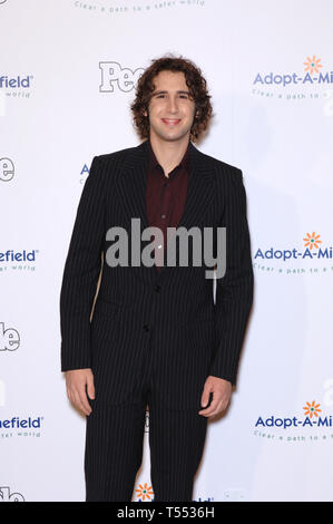 LOS ANGELES, CA. 15 novembre 2005 : la chanteuse Josh Groban à la cinquième conférence annuelle de Adopt-A-Minefield Gala à Los Angeles. © 2005 Paul Smith / Featureflash Banque D'Images