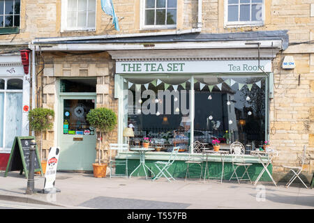 Le service à thé salon de thé à Chipping Norton. Cotswolds, Oxfordshire, Angleterre Banque D'Images