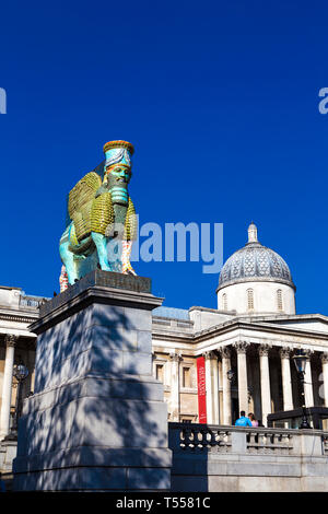 Sculpture par Michael Rakowitz 'l'ennemi invisible ne devrait pas exister" sur le quatrième socle en dehors de la National Gallery, Trafalgar Square, London, UK Banque D'Images