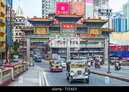 Manille, Philippines - Le 8 avril 2019 : le plus grand Chinatown arch du monde à Manille, qui a été inauguré le 23 juin 2015. Banque D'Images