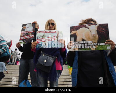 Athènes, Grèce. Apr 20, 2019. Manifestation Vegan à Athènes contre l'salughtering d'animaux à être utilisés comme aliments pour les célébrations de Pâques. Crédit : George/Panagakis Pacific Press/Alamy Live News Banque D'Images