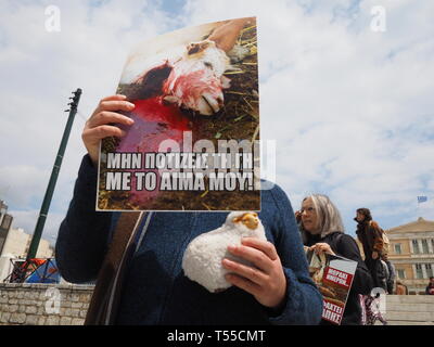 Athènes, Grèce. Apr 20, 2019. Manifestation Vegan à Athènes contre l'salughtering d'animaux à être utilisés comme aliments pour les célébrations de Pâques. Crédit : George/Panagakis Pacific Press/Alamy Live News Banque D'Images