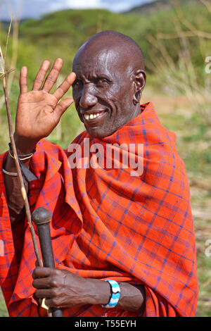 Le Masai personnes dans la réserve naturelle du Masai Mara. Les Masaïs sont un groupe ethnique vivant dans le sud de nilotique du Kenya et du nord de la Tanzanie. © Antonio Ciufo Banque D'Images