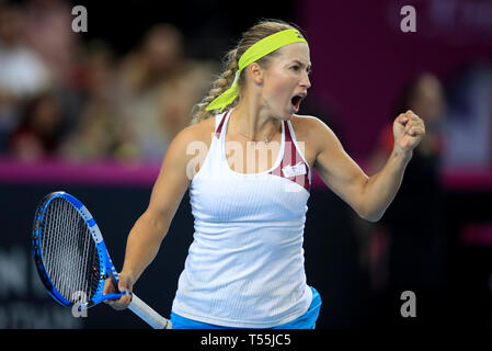Yulia Putintseva célèbre remportant la première série au cours de la deuxième journée de la Fed Cup à la boîte de cuivre, Londres. Banque D'Images