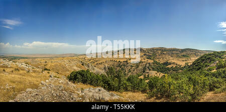 Vue panoramique d'Hattusha, la capitale de l'Empire hittite à l'âge de bronze. Ses ruines se trouvent près de l'actuelle Boğazkale, Turquie, au sein de la grande boucle du Banque D'Images