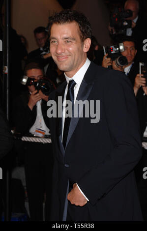 CANNES, FRANCE. 18 mai 2005 : l'Acteur CLIVE OWEN à la projection de gala de son film Sin City au 58e Festival International du Film de Cannes. © 2005 Paul Smith / Featureflash Banque D'Images