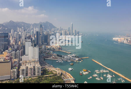 Cityscape par mer à Hong Kong, Chine Banque D'Images